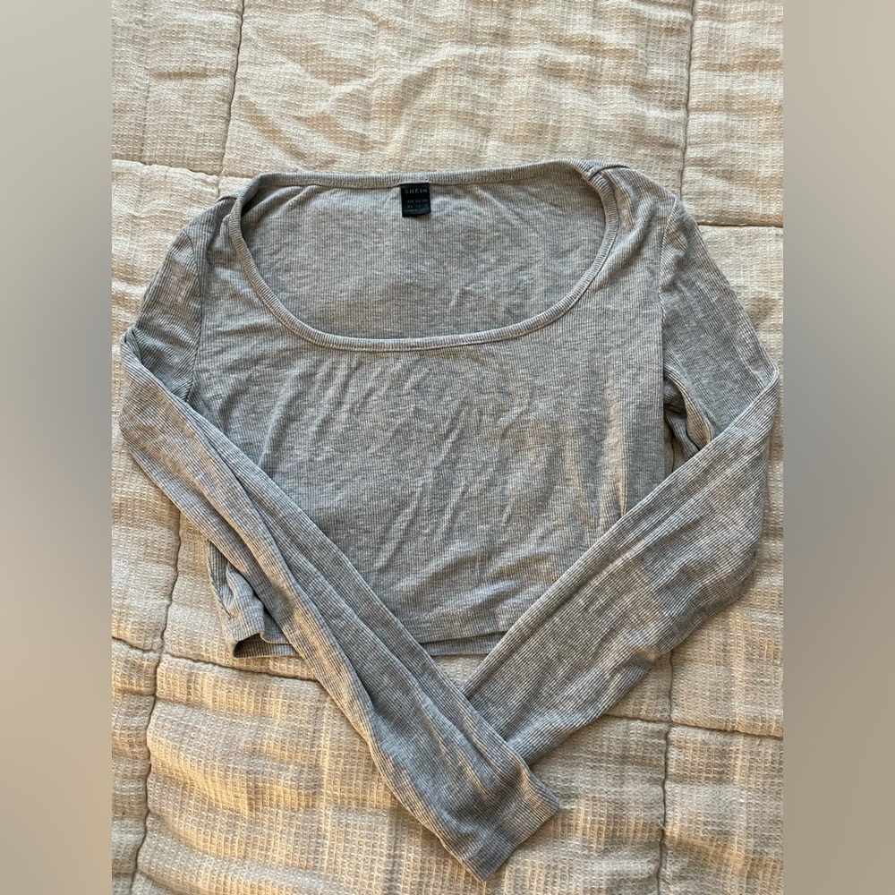 Stretchy long sleeve crop top lightly worn